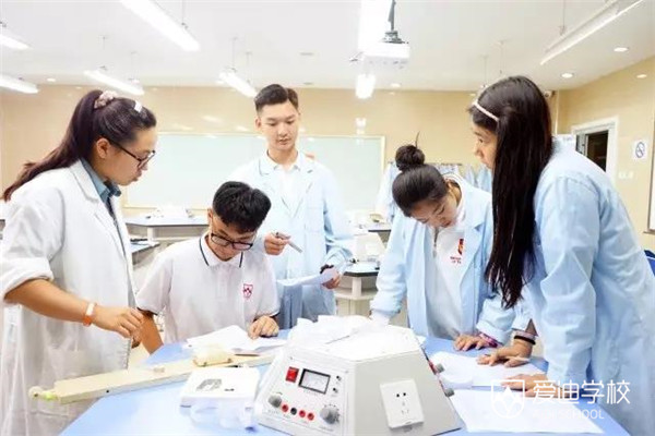 北京愛迪國際學校國際九年級專為幫助學生實現平穩過渡而設，給學生們帶來一個全新的初三體驗。