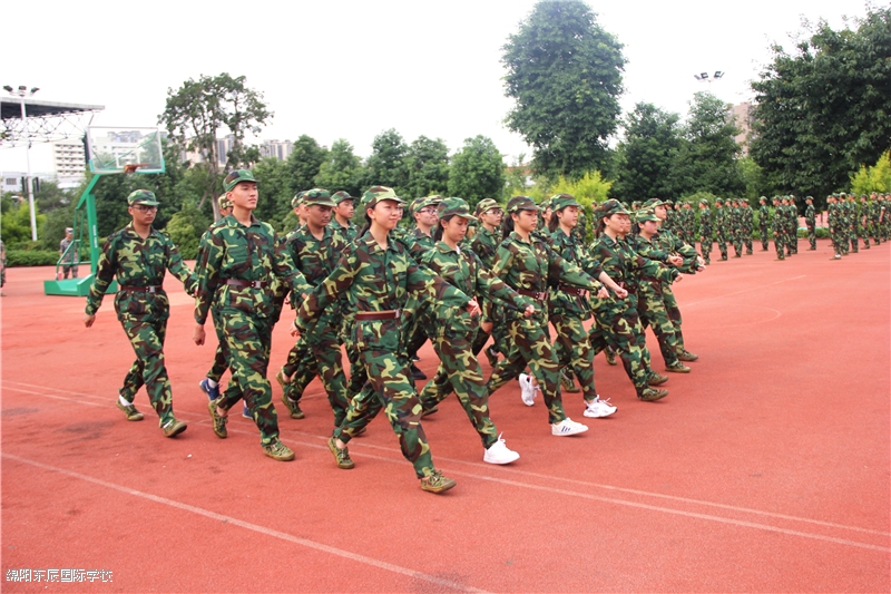 軍訓(xùn)，成就最好的我們！東辰國(guó)際精英課程中心2017級(jí)軍訓(xùn)實(shí)錄