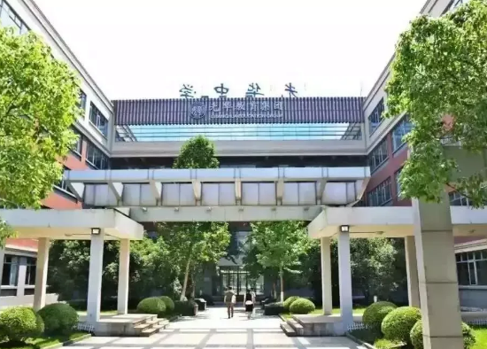 上海光華劍橋招生入學(xué)學(xué)費一年多少錢？