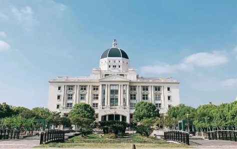 2024年上海外國語大學(xué)立泰學(xué)院劍橋國際中心招生信息