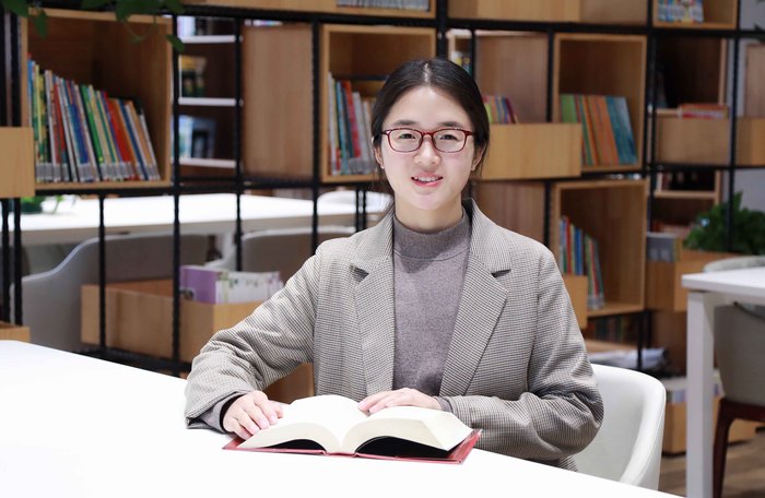 黃春雨 外教助理 畢業于哈爾濱學院對外漢語專業。英語口語熟練，曾從事自然教育，并擔任項目負責人，參加過芬蘭森林教育，美國地球教育和英國動物福利教育培訓。