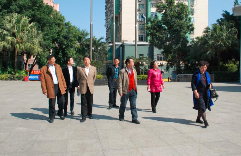 親切關懷，殷殷囑咐