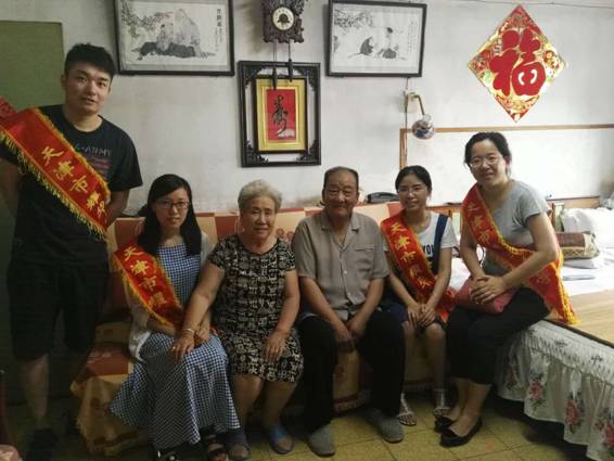 耀華中學(xué)各支部開(kāi)展走訪(fǎng)慰問(wèn)困難黨員、困難群眾“雙結(jié)對(duì)”活動(dòng)
