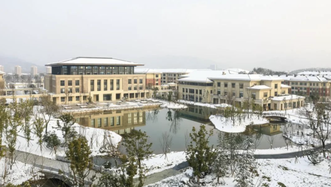 富陽中學(xué)國際部2025年招生計劃及學(xué)費